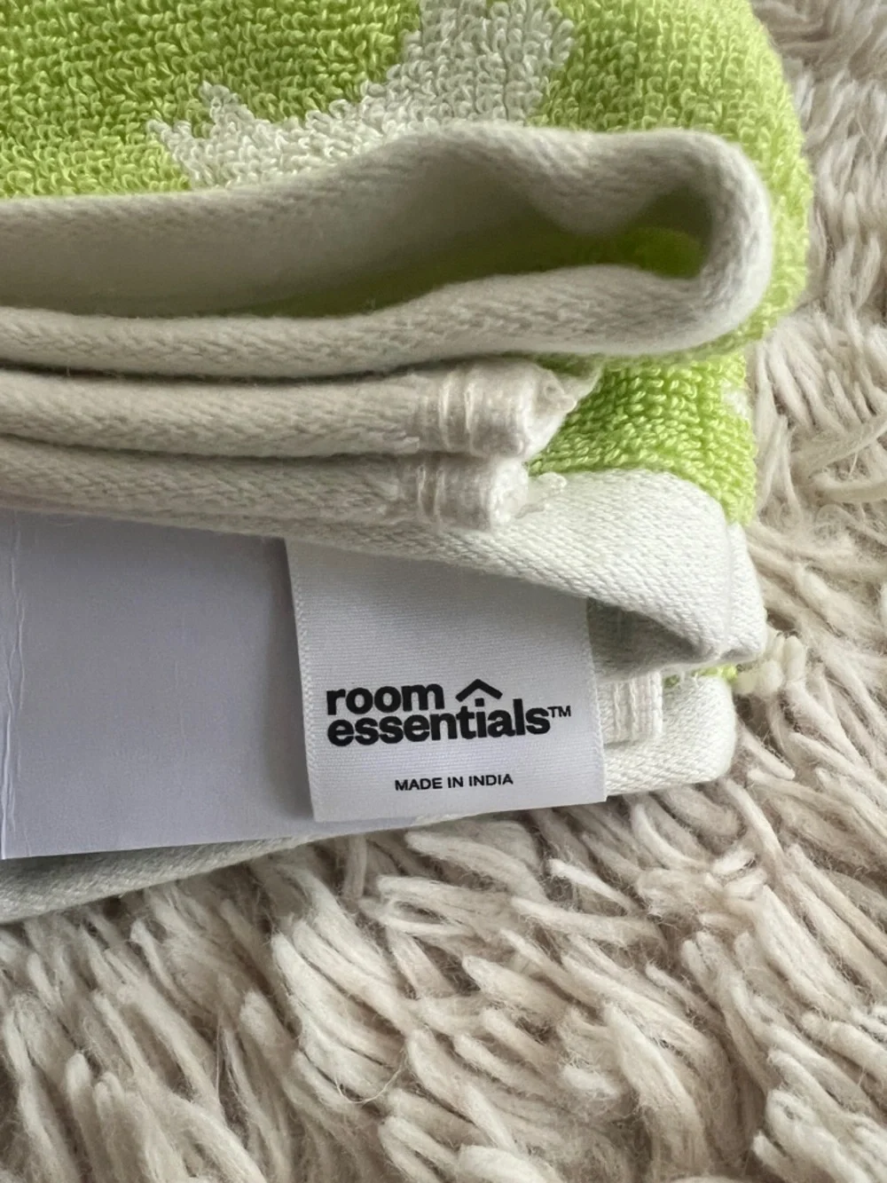 NEW Room Essentials Green & White Rabbit Bunny Hand Towels Set Of 2 - 15”x25”